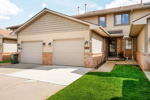 804 Moore Dr, Chelsea, MI 48118