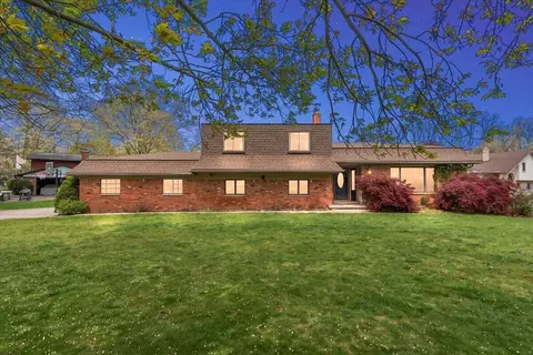 6079 Venice Dr, Commerce, MI 48382