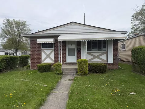 27912 Van Howe St, Roseville, MI 48066