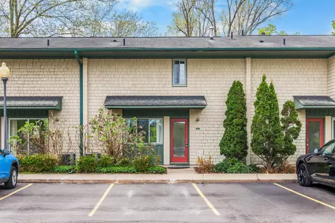 1795 Hideaway Ln, Ann Arbor, MI 48105