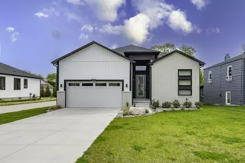 1858 Upland Dr, Ann Arbor, MI 48105