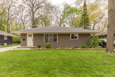 814 Carbeck Dr, Ann Arbor, MI 48103