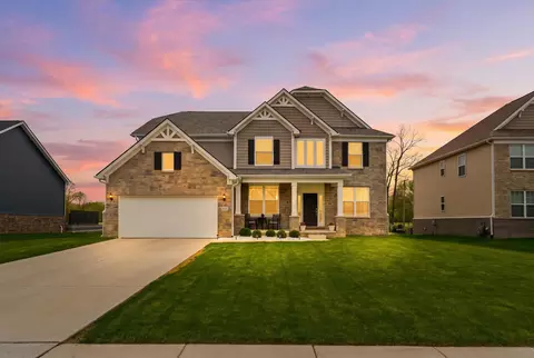 2605 Timber Glen Dr, Pittsfield, MI 48108