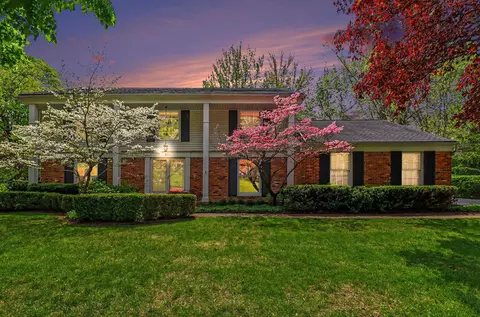 910 S Shady Hollow Cir, Bloomfield Township, MI 48304