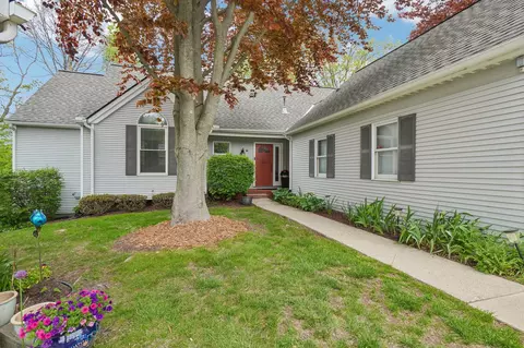 558 Heritage Dr, Ann Arbor, MI 48105