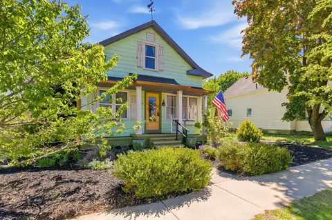 122 N Hibbard St, Fowlerville, MI 48836