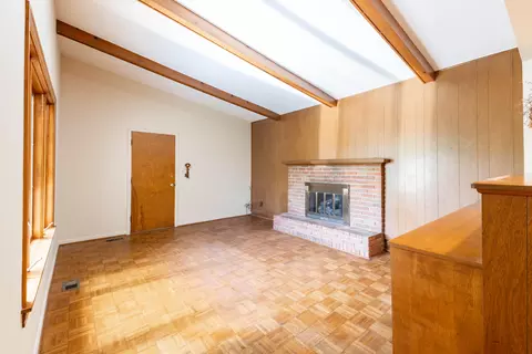 Living - 8480 Hampton, Grosse Ile, MI 48138 photo 4 of 5