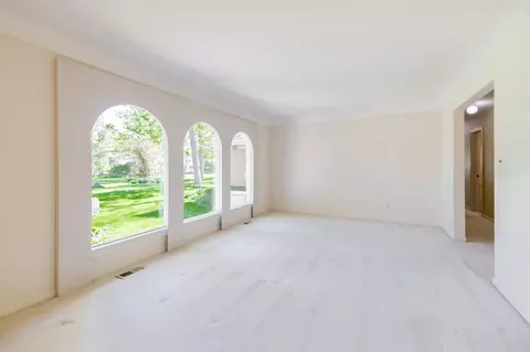 Living - 8480 Hampton, Grosse Ile, MI 48138 photo 2 of 5