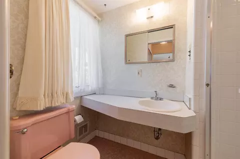 Bath - 8480 Hampton, Grosse Ile, MI 48138 photo 1 of 2