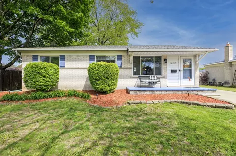 2458 Milverton Rd, Troy, MI 48083