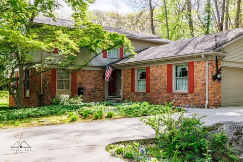 2895 Parkway Pl, Hartland, MI 48353