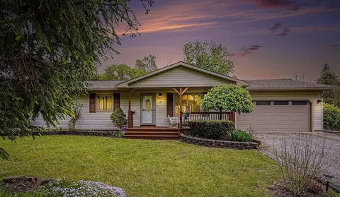 8249 Kimble Dr, Pinckney, MI 48169