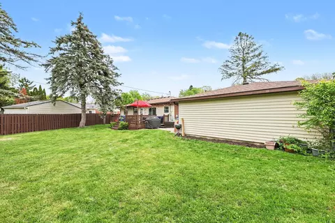 Exterior - 3621 Eli Rd, Ann Arbor, MI 48104 photo 4 of 6