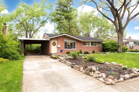 562 Rosemont Ave, Saline, MI 48176