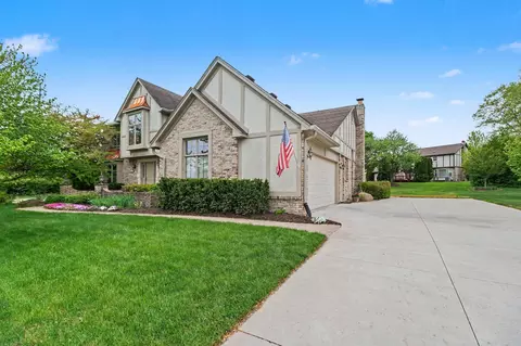 17107 Maple Hill Dr, Northville, MI 48168