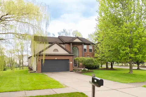 399 Quail Ridge Ct, Waterford, MI 48327