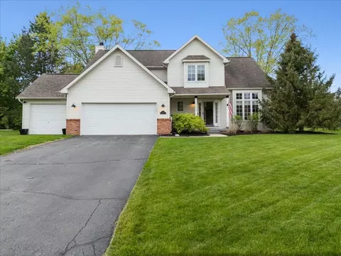 1384 Baywood Cir, Brighton, MI 48116