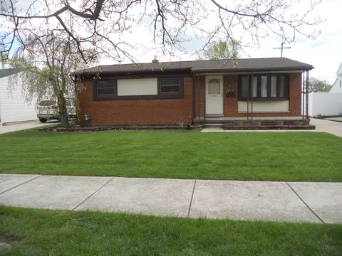 22119 Candace Dr, Rockwood, MI 48173