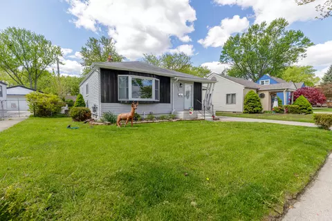 23636 Beverly St, Saint Clair Shores, MI 48082