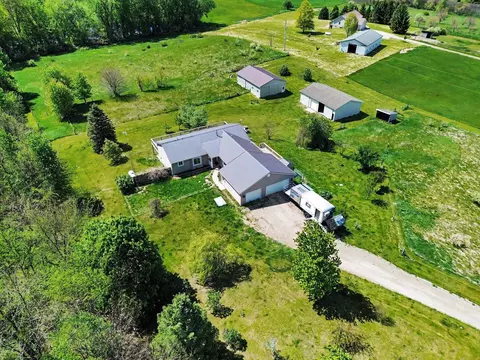 6540 Peckins Ln, Sharon, MI 48158
