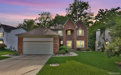 3288 Hickory Dr, Lake Orion, MI 48359