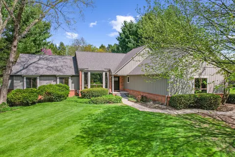 1693 Havenshire Ln, Brighton, MI 48114