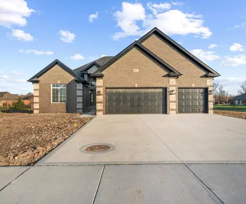 8525 Cobblestone Dr, Newport, MI 48166