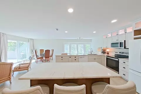 8159 Colony Dr UNIT GROSSE, Grosse Ile, MI 48138