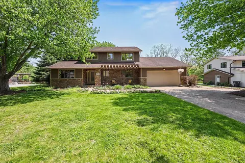 2728 Holyoke Ln, Ann Arbor, MI 48103