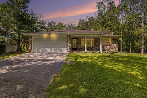 9610 Hamburg Ct, Brighton, MI 48116