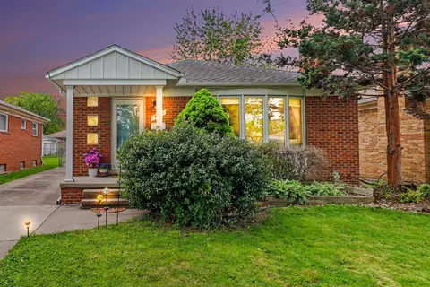 4114 Mckinley St, Dearborn Heights, MI 48125