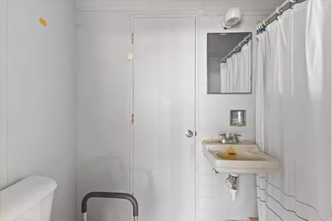 Bath - 3575 E Huron River Dr, Ann Arbor, MI 48104 photo 1 of 3