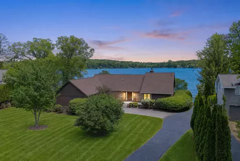 6563 Softshell Dr, Waterloo, MI 49240