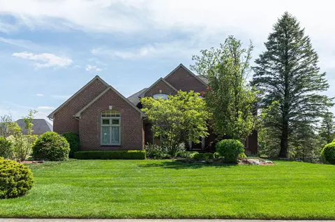 3801 Fawn Dr, Rochester, MI 48306