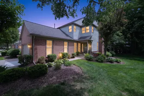 39639 Dun Rovin Dr, Northville, MI 48168
