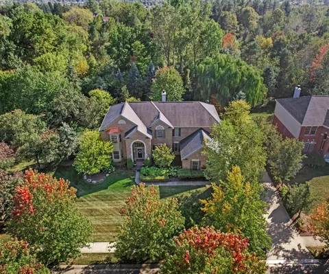 49828 Waterstone Estates Cir, Northville, MI 48168