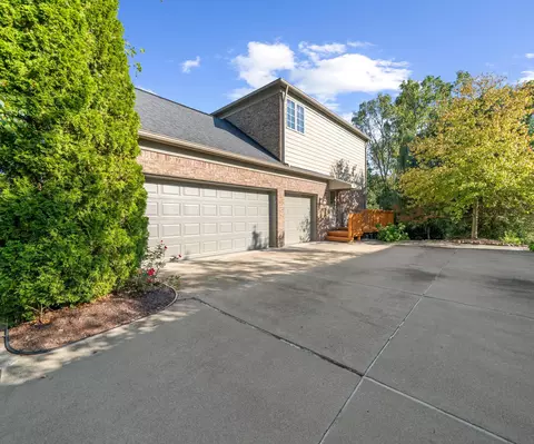 49828 Waterstone Estates Cir, Northville, MI 48168