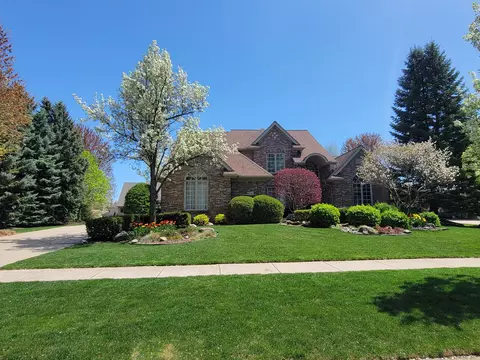48330 Edinburgh Dr, Plymouth, MI 48170