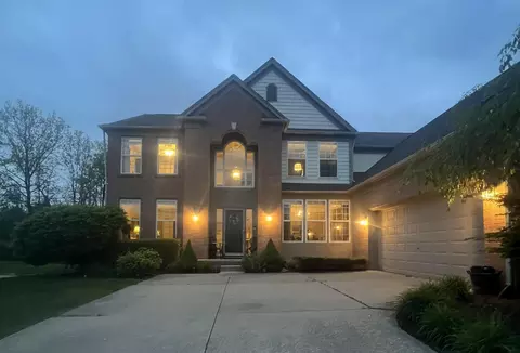 8250 Hummingbird Dr, Ypsilanti, MI 48197