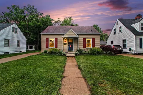 701 Auburn St, Plymouth, MI 48170