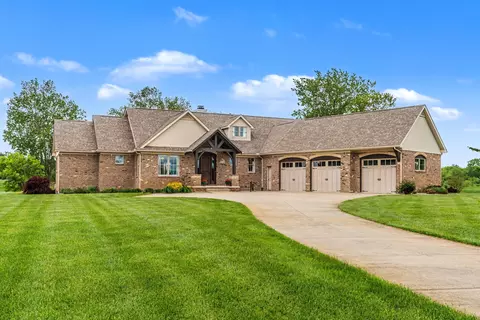 9168 Mirage Lake Dr, York, MI 48160