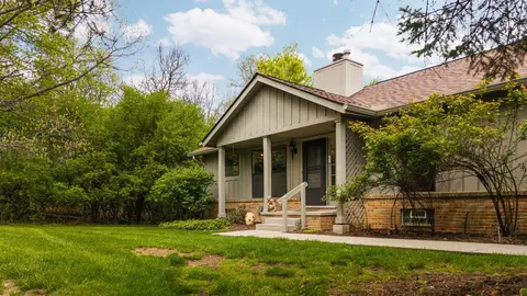 2224 Rivenoak Ct, Ann Arbor, MI 48103