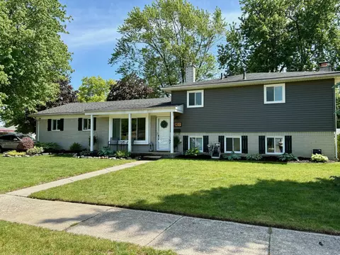 39011 Pinetree St, Livonia, MI 48150