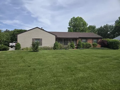 5827 Pine View Dr, Ypsilanti, MI 48197