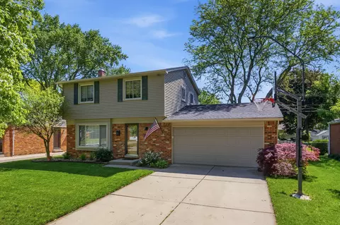 10052 Wolfriver Dr, Plymouth, MI 48170