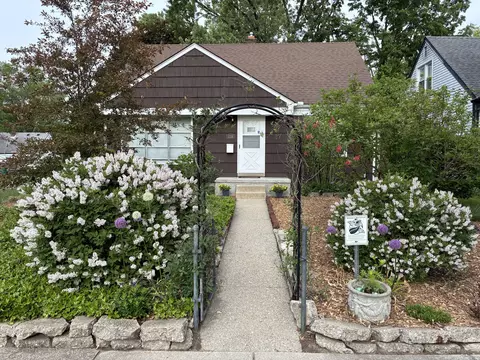1136 Lester Ave, Ypsilanti, MI 48198