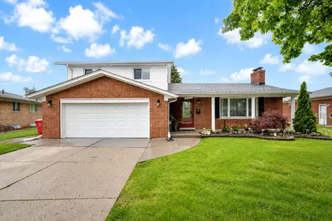 19402 Rockport St, Roseville, MI 48066