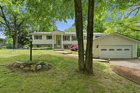 2639 Kathleen Dr, Brighton, MI 48114