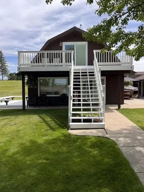 595 Rolling Meadows Dr, Hudson, MI 49247