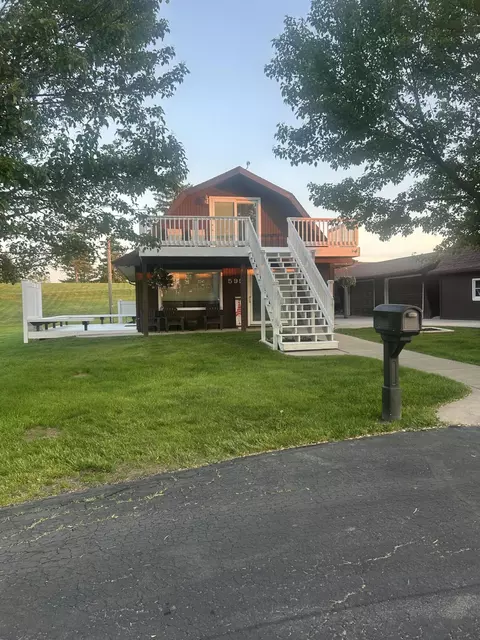 595 Rolling Meadows Dr, Hudson, MI 49247